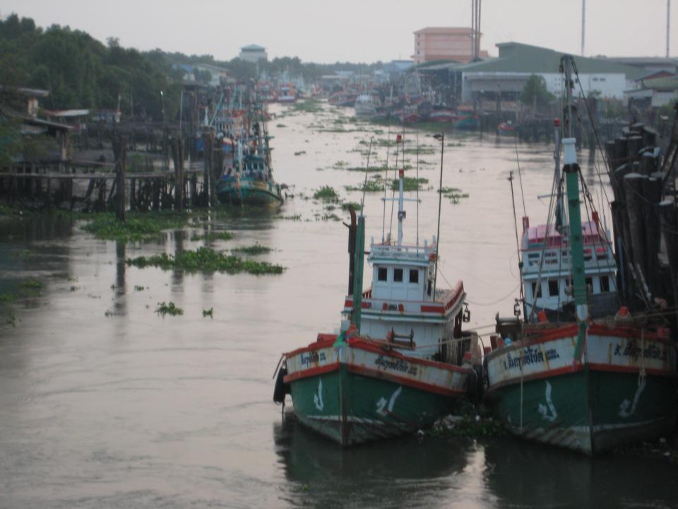 Boats moored in Khlong Dan